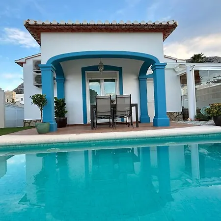 Precioso Independiente En Con Piscina