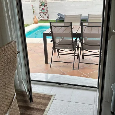 Precioso Independiente En Con Piscina